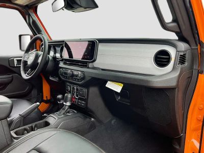 2025 Jeep Wrangler — photo 28 view