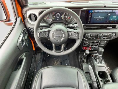 2025 Jeep Wrangler — photo 22 view