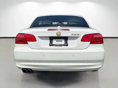 2013 BMW 3 Series — interior view