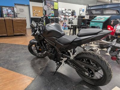 2025 Honda CB500F — detail view