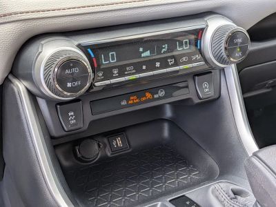 2025 Toyota RAV4 - Photo 16