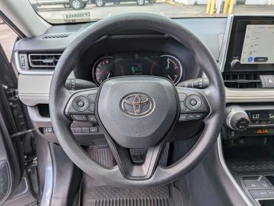 2025 Toyota RAV4 - Photo 11
