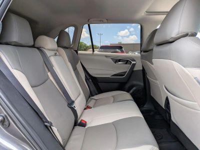 2025 Toyota RAV4 - Photo 28