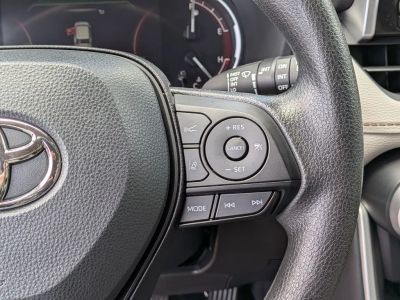 2025 Toyota RAV4 - Photo 18