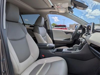 2025 Toyota RAV4 - Photo 25