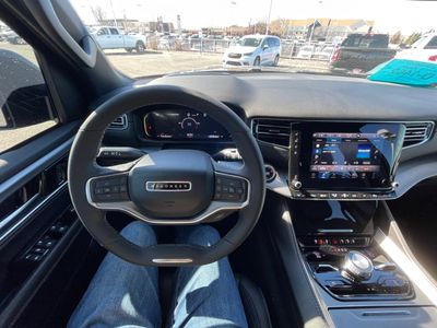 2024 Jeep Wagoneer — photo 12 view