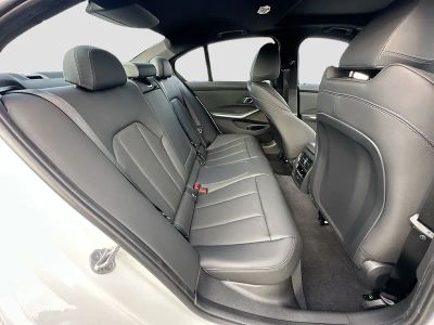 2026 BMW 3 Series — photo 22 view