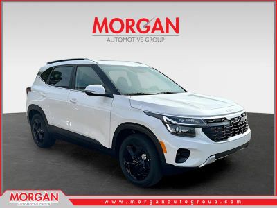2026 Kia Seltos EX in White — front three-quarter view