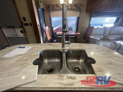 2015 Lifestyle Luxury RV Lifestyle - Photo 15