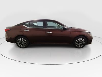 2024 Nissan Altima — photo 8 view