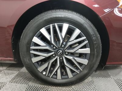2024 Nissan Altima — photo 10 view