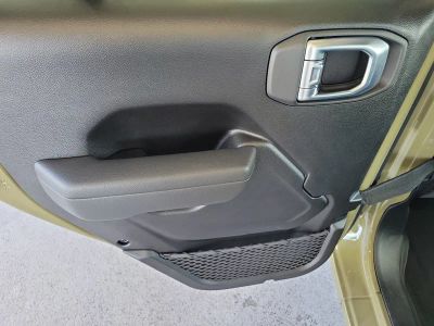 2026 Jeep Wrangler — photo 13 view