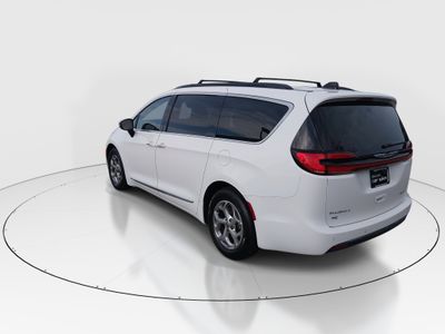 2023 Chrysler Pacifica — detail view