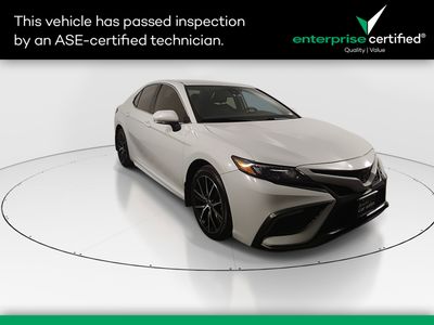 2024 Toyota Camry SE Auto — front three-quarter view
