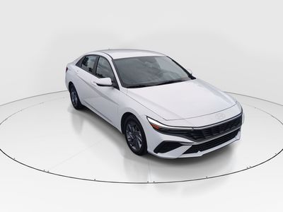 2024 Hyundai Elantra SEL IVT — front three-quarter view