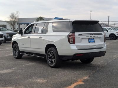 2023 Chevrolet Suburban - Photo 2