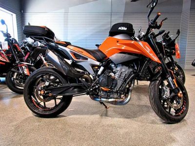 2019 KTM 790 Duke — front three-quarter view