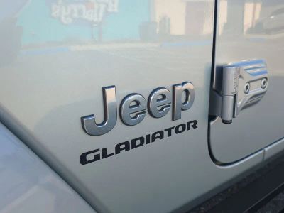 2022 Jeep Gladiator — photo 13 view