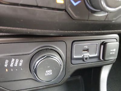 2023 Jeep Renegade - Photo 16