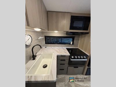 2025 Dutchmen RV Kodiak - Photo 17
