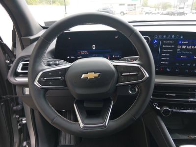 2025 Chevrolet Traverse — photo 12 view