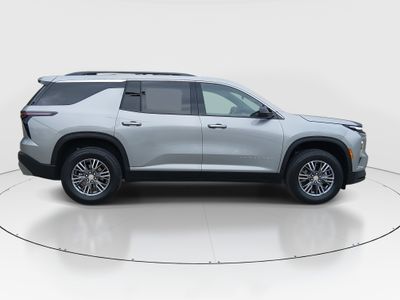 2025 Chevrolet Traverse — photo 8 view