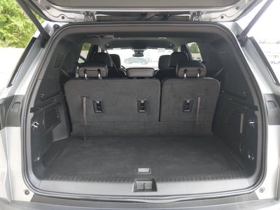 2025 Chevrolet Traverse — photo 11 view