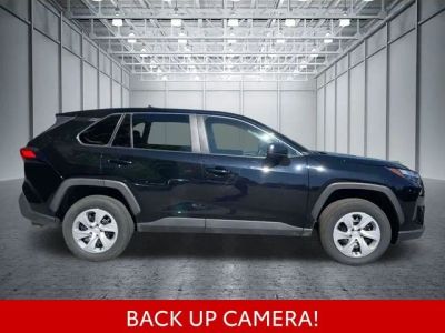 2025 Toyota RAV4 — detail view