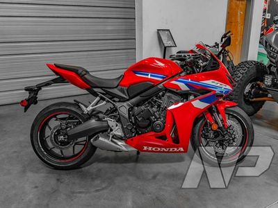 2026 Honda CBR650R E-Clutch - Photo 3