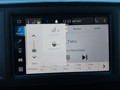 2023 Chrysler Voyager - Photo 17