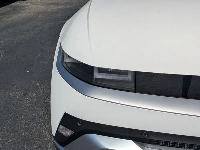 2025 Hyundai IONIQ 5 — photo 9 view