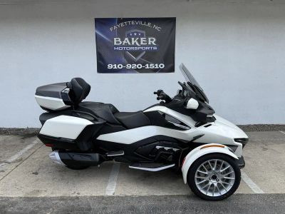 2026 Can-Am Spyder RT Limited Platine — front three-quarter view