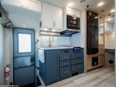 2026 Thor Motor Coach Quantum - Photo 13