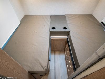 2026 Thor Motor Coach Quantum - Photo 24