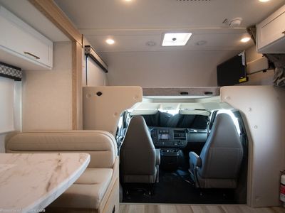 2026 Thor Motor Coach Quantum - Photo 3