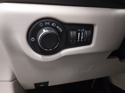 2023 Chrysler Voyager - Photo 13