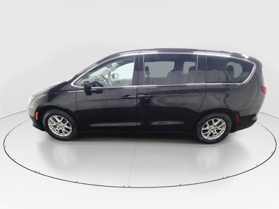 2023 Chrysler Voyager - Photo 4