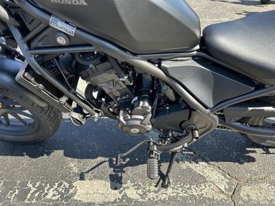 2025 Honda Rebel 300 - Photo 11