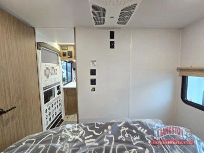 2026 Wildwood 31KQBTS — photo 40 view