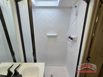 2026 Wildwood 31KQBTS — photo 24 view