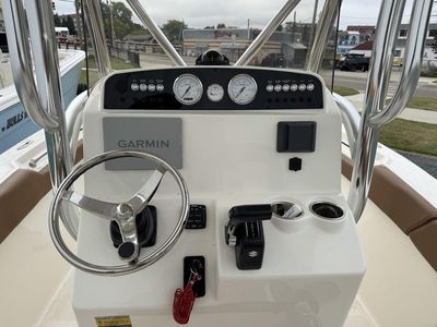 2024 Pioneer Boats Islander 202 - Photo 11