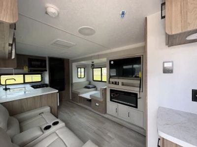 2025 Coachmen Freedom Express Ultra Lite - Photo 6