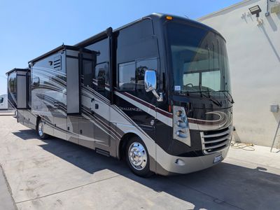 2015 Thor Motor Coach Challenger — photo 35 view