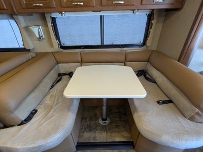 2015 Thor Motor Coach Challenger — photo 25 view