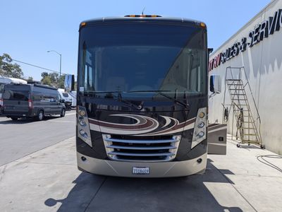 2015 Thor Motor Coach Challenger — photo 15 view