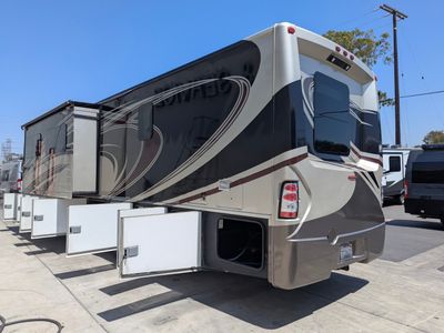 2015 Thor Motor Coach Challenger — photo 19 view