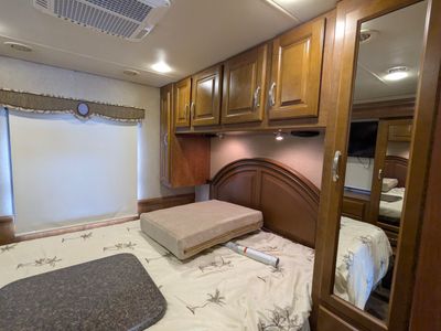 2015 Thor Motor Coach Challenger — photo 20 view