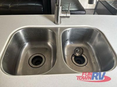 2018 CrossRoads RV Sunset Trail Super Lite - Photo 8