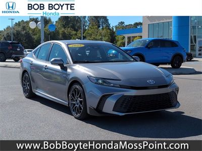 2025 Toyota Camry SE in Heavy Metal — front three-quarter view