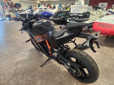 2026 KTM 990 RC R - Photo 8
